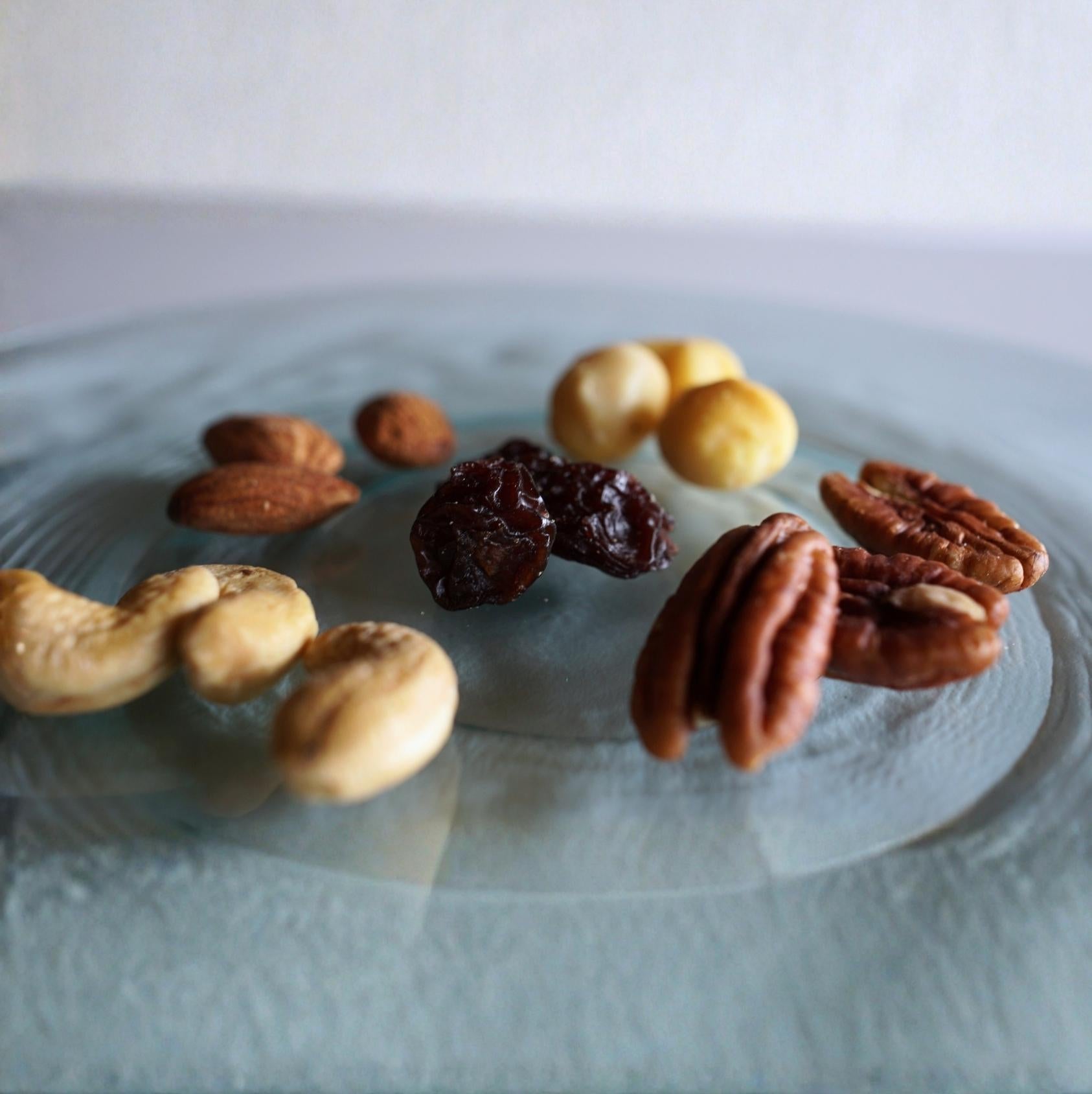 燻製ナッツと干し葡萄 (有機ぶどう使用)