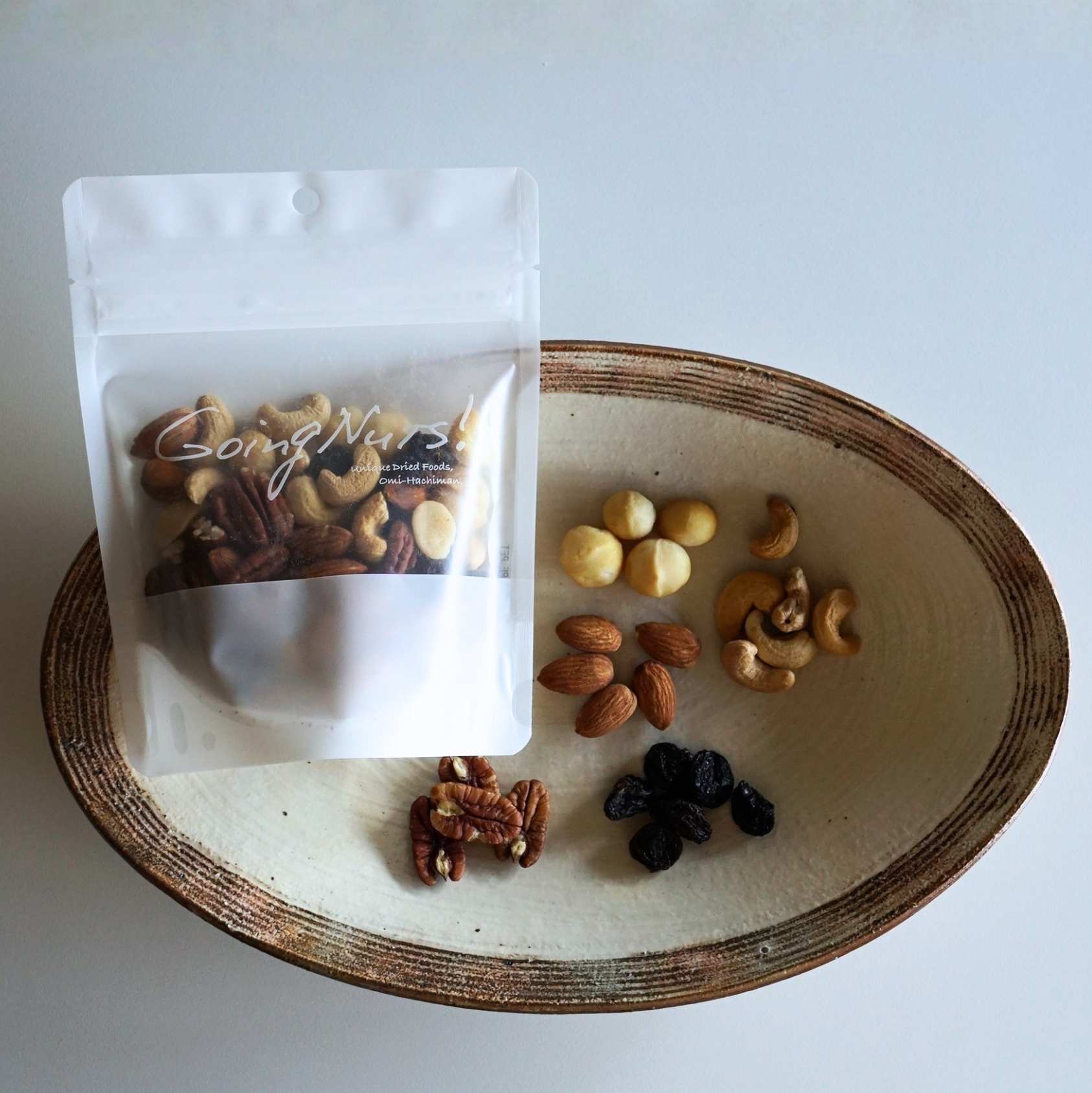 燻製ナッツと干し葡萄 (有機ぶどう使用)