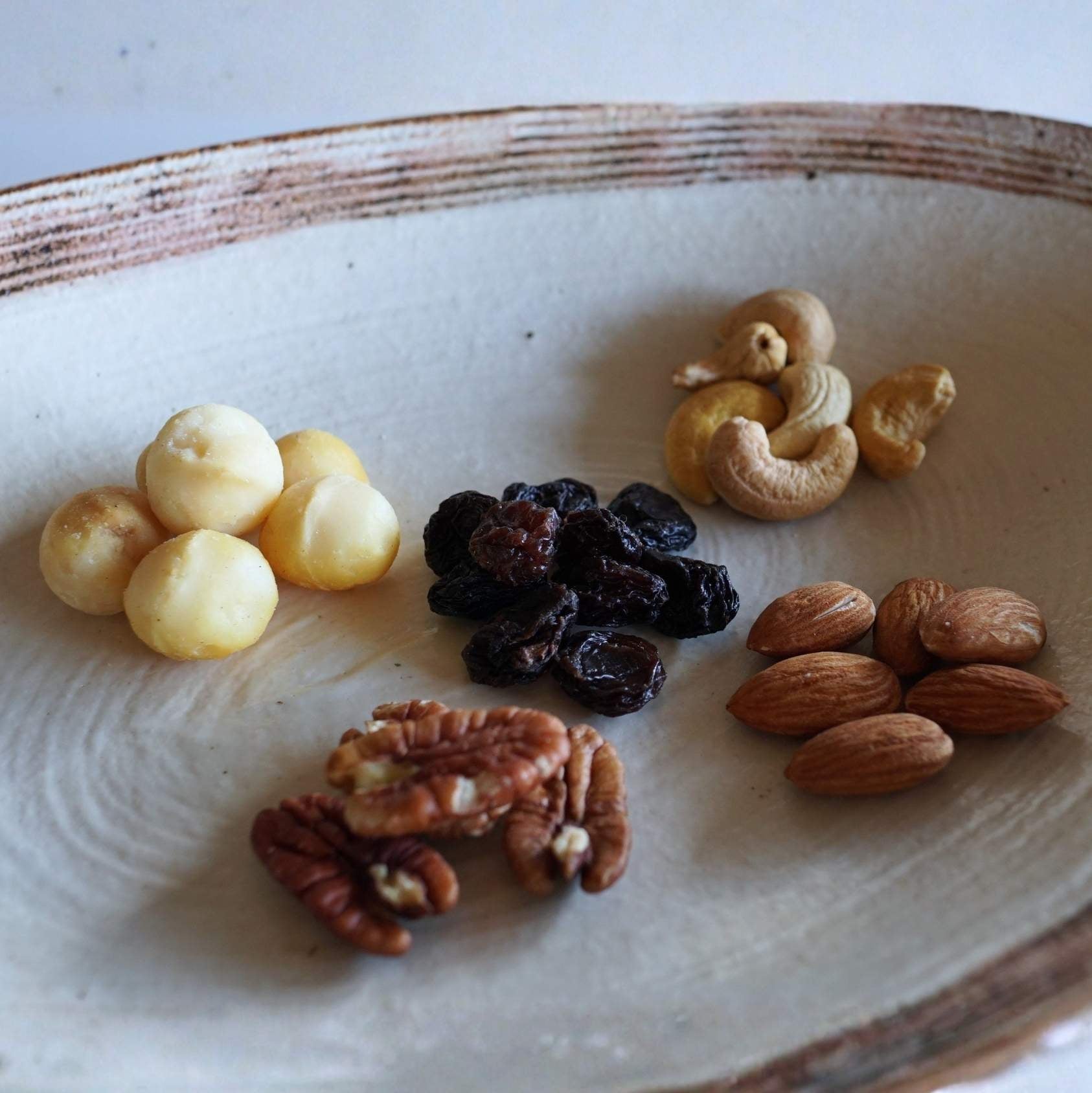 燻製ナッツと干し葡萄 (有機ぶどう使用)