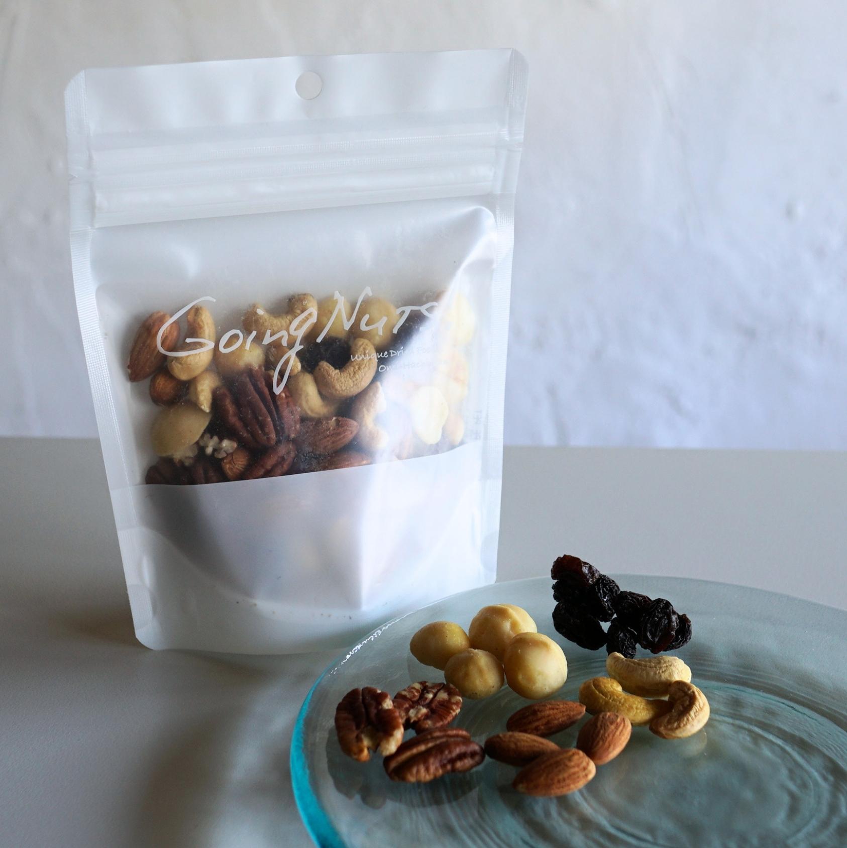 燻製ナッツと干し葡萄 (有機ぶどう使用)