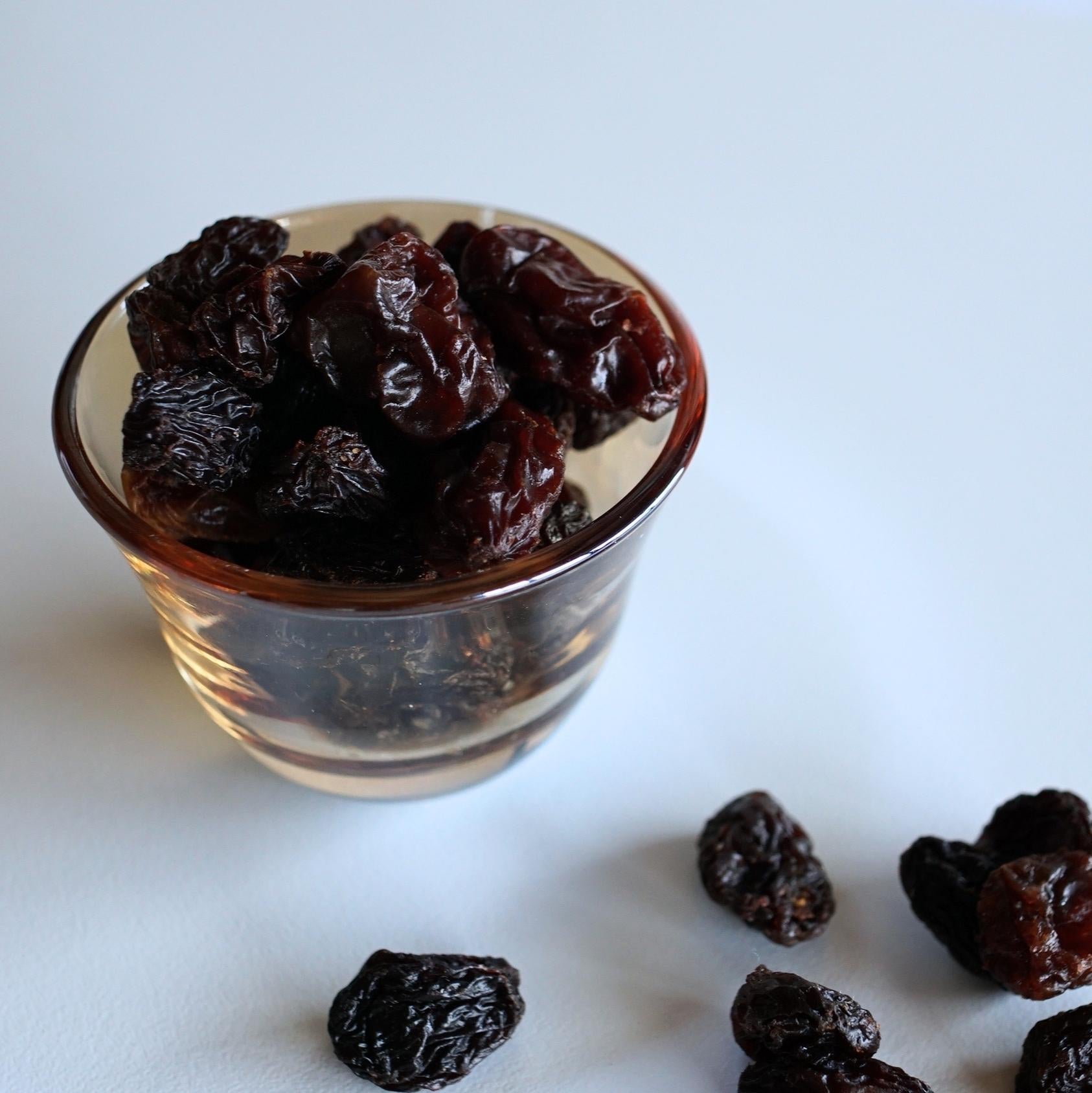 燻製ナッツと干し葡萄 (有機ぶどう使用)