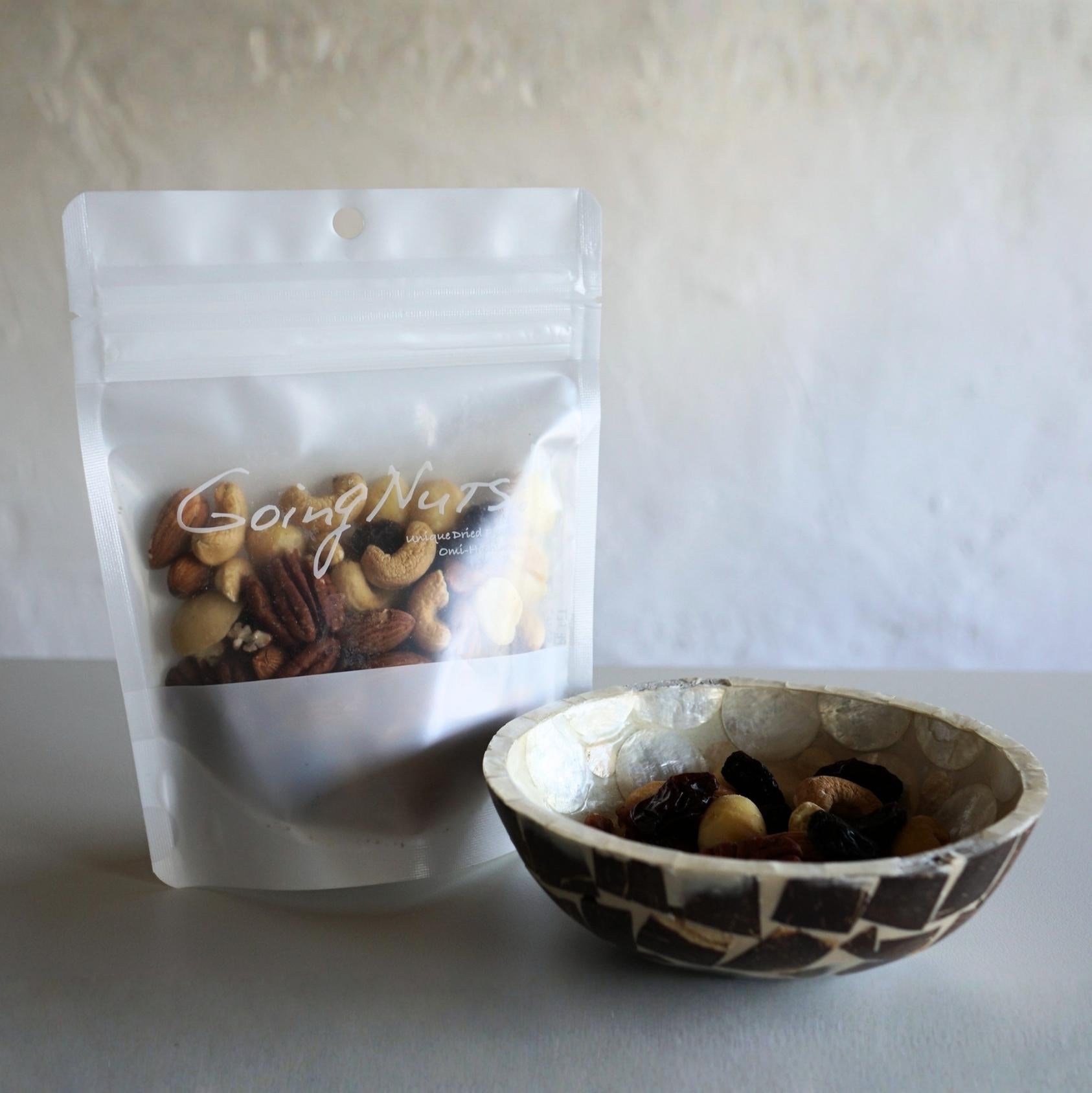 燻製ナッツと干し葡萄 (有機ぶどう使用)