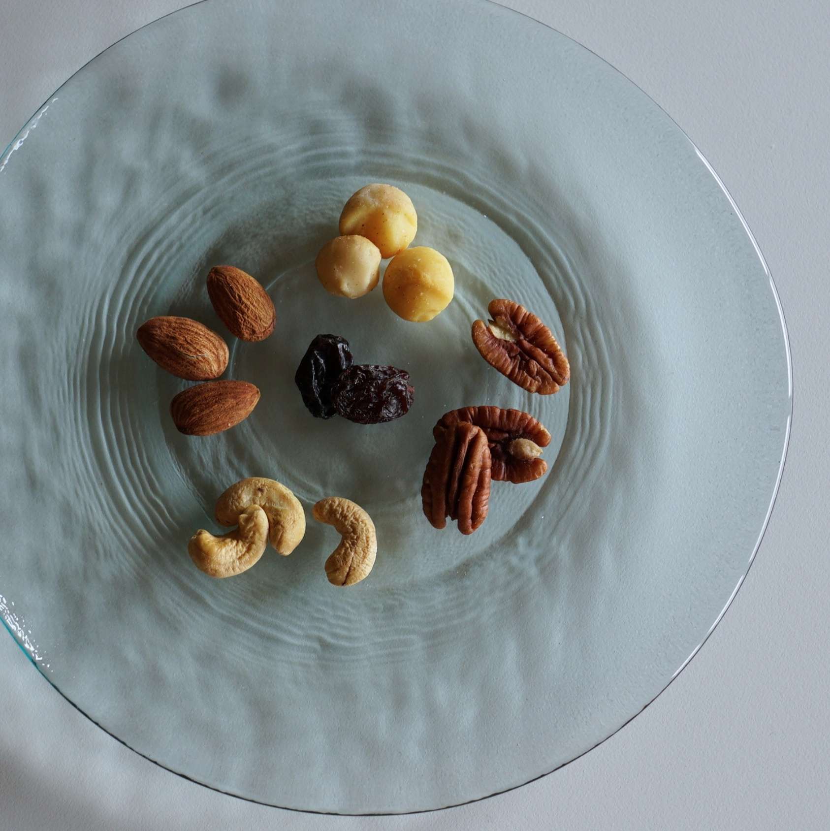 燻製ナッツと干し葡萄 (有機ぶどう使用)