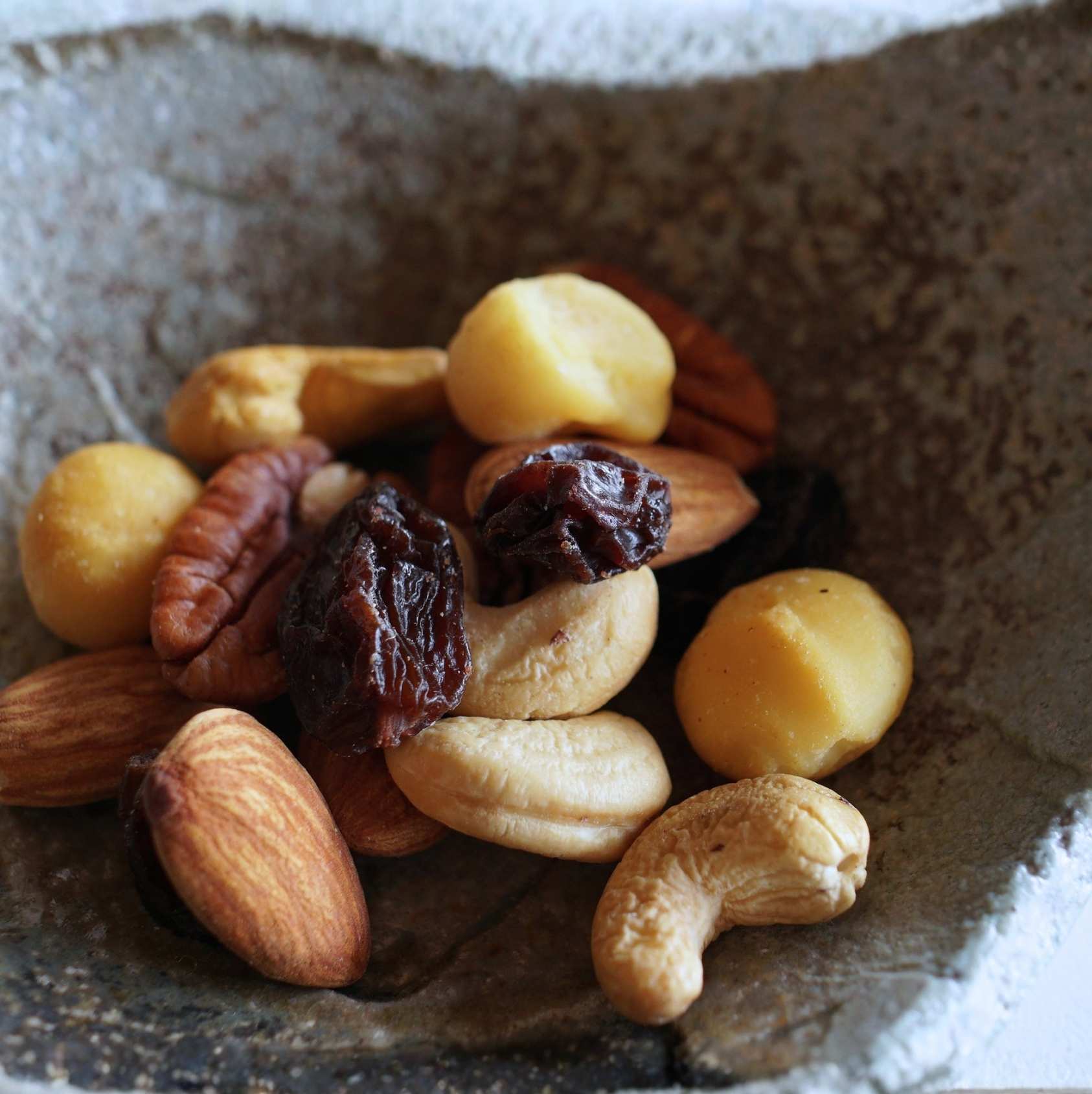 燻製ナッツと干し葡萄 (有機ぶどう使用)