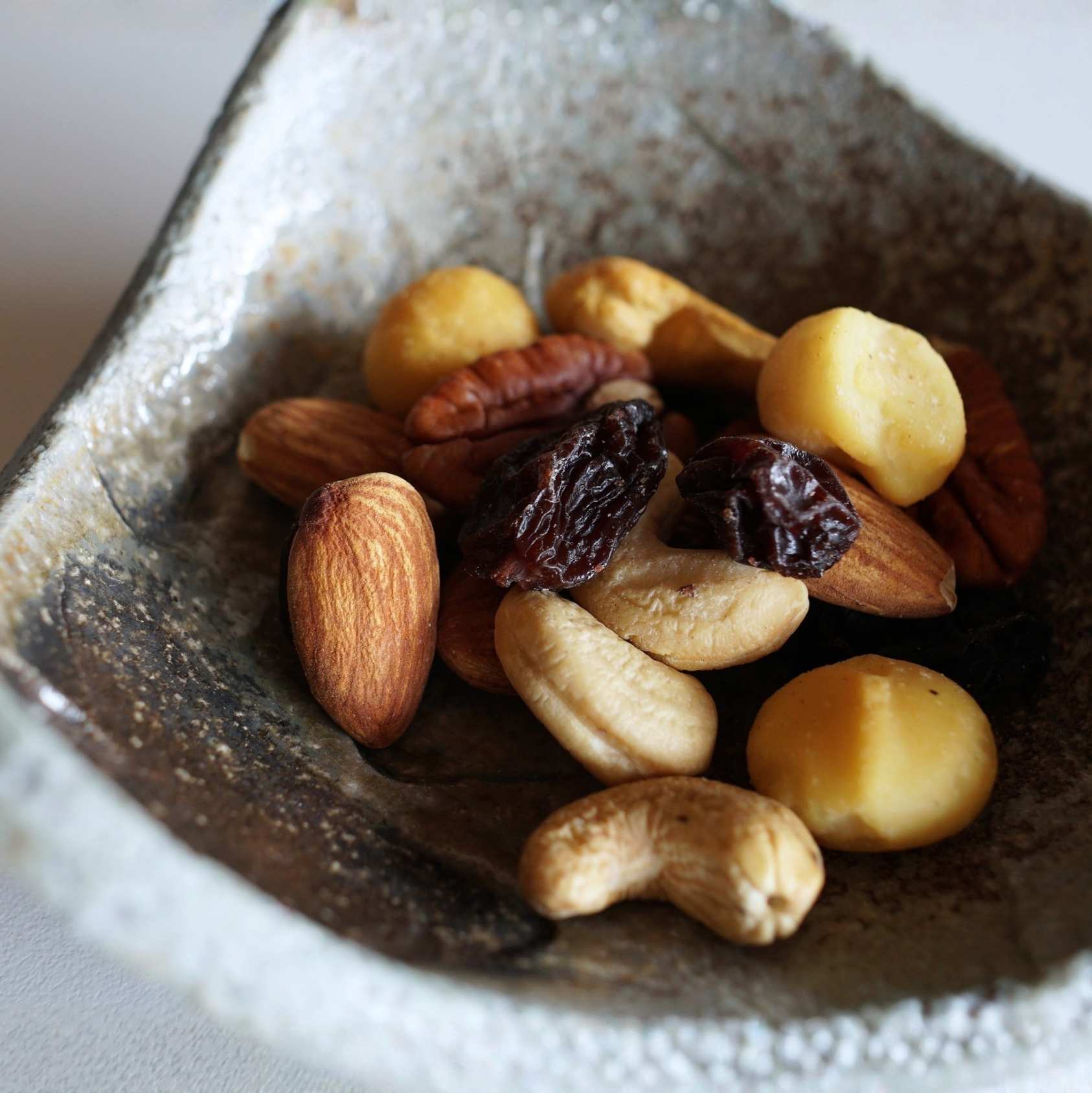 燻製ナッツと干し葡萄 (有機ぶどう使用)